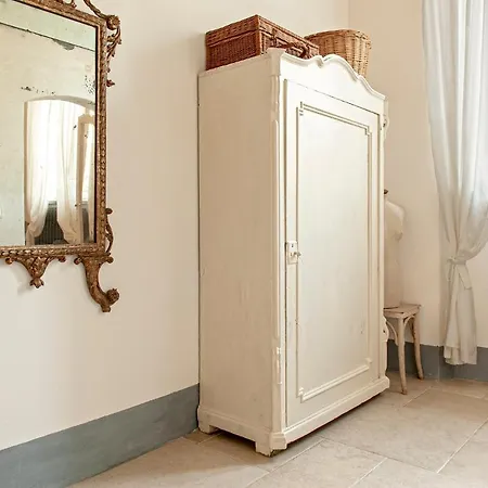 Piece En Rose Apartment